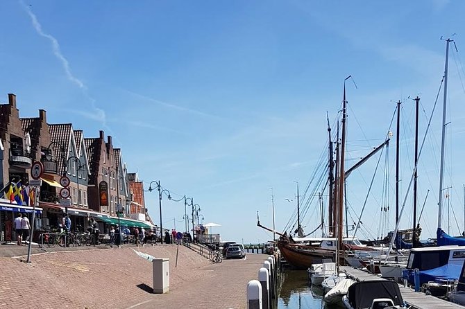 Zaanse Schans and Volendam Private Tour – Clogs, Cheese and More - Who should book this private tour?