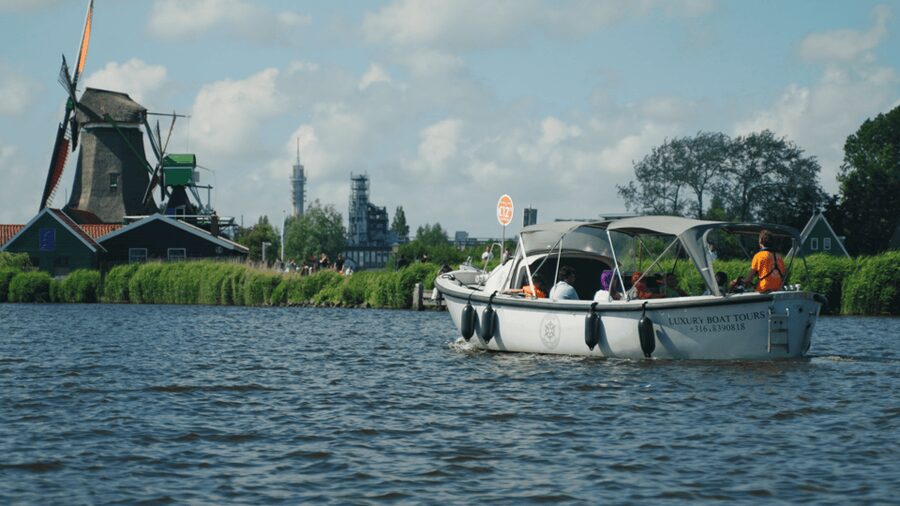 Zaanse Schans: Cruise UNESCO Windmills Village + Live Guide - De Tinkoepel and the old tea-house tradition