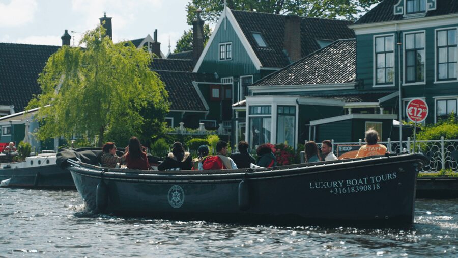 Zaanse Schans: Cruise UNESCO Windmills Village + Live Guide - The whale-hunting house and a changing riverfront