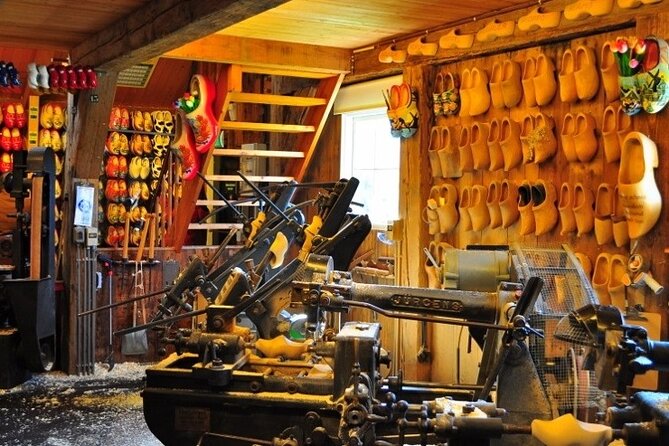 Zaanse Schans private tour Windmills 1/2 day in Jaguar S Type - Who will enjoy this outing most
