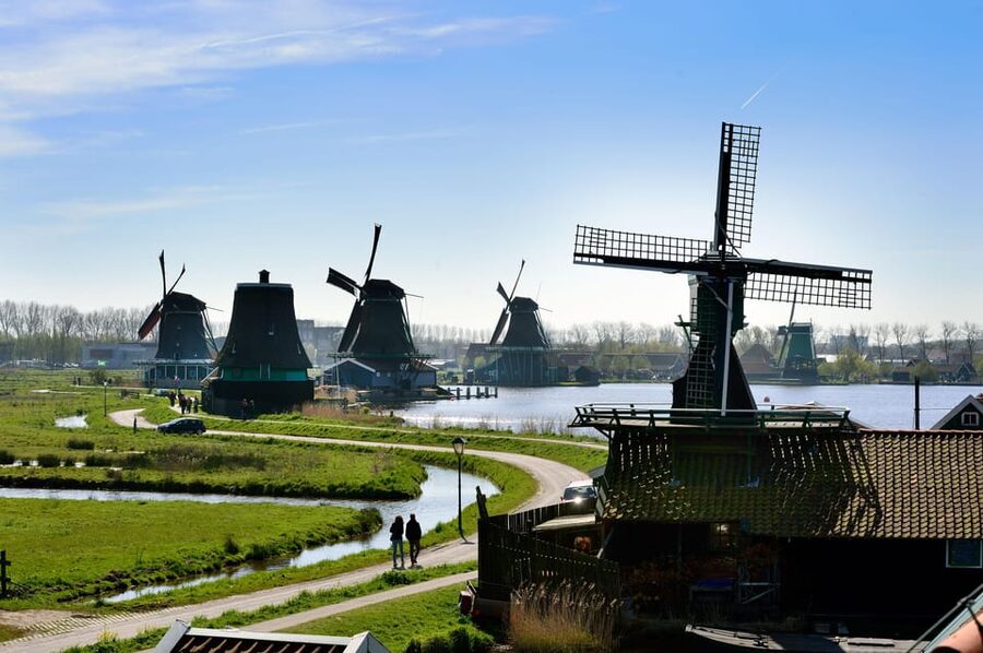 Zaanse Schans: Windmill & Museum Entry Ticket w/ Audio Guide - Choosing your two windmills