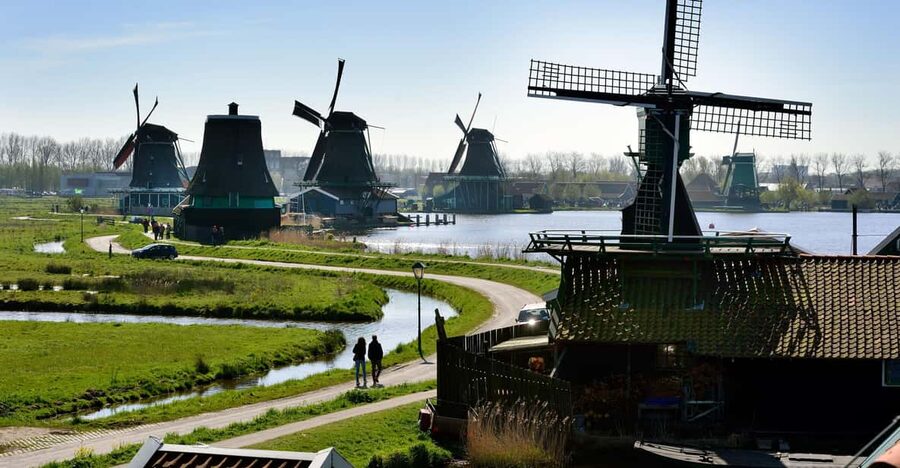 Zaanse Schans: Windmill & Museum Entry Ticket w/ Audio Guide - Beginning with the open-air village
