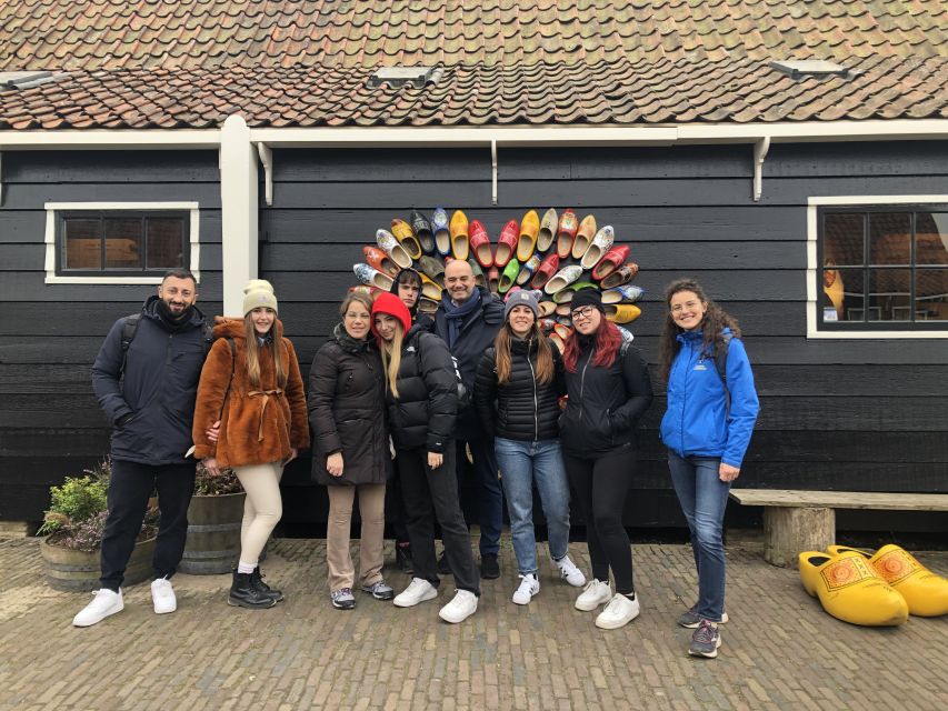 Zaanse Schans Windmills 4-Hour Tour in Italian - Seeing how Dutch wooden clogs are made