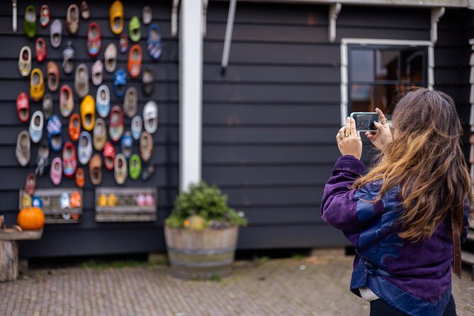 Zaanse Schans Windmills, Cheese and Volendam Tour from Amsterdam - Guides and the importance of language