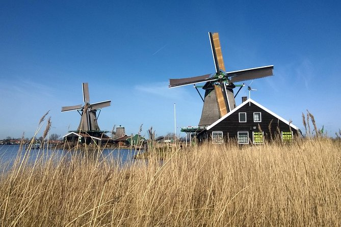 Zaanse Schans Windmills Private Tour from Amsterdam Airport - Why Zaanse Schans works so well during a layover