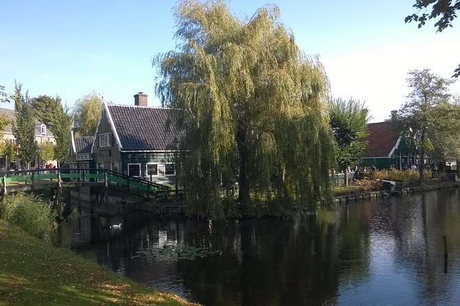 Zaanse Schans Windmills Private Tour from Amsterdam Airport - Kooijman Clogs: a 20-minute look at Dutch wooden shoes
